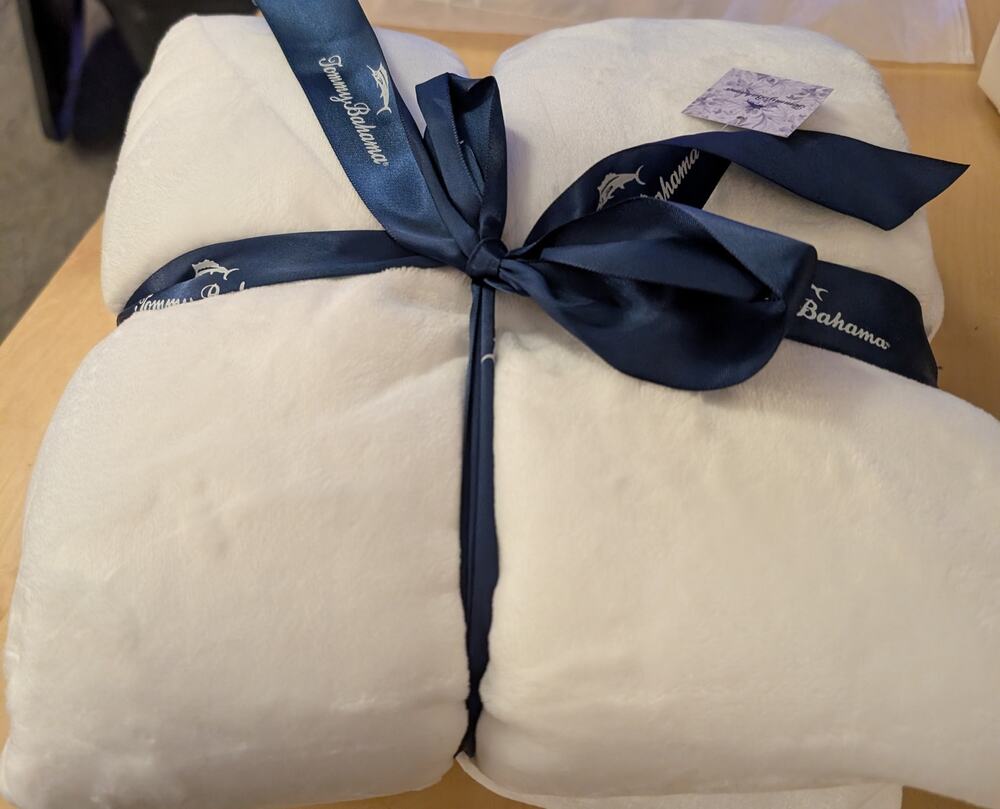 🦃New Tommy Bahama Flannel Blanket